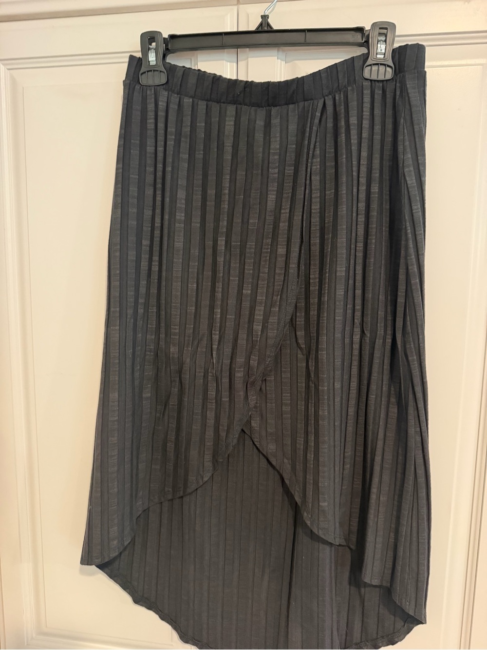 Go Couture Black Pleated High-Low Skirt